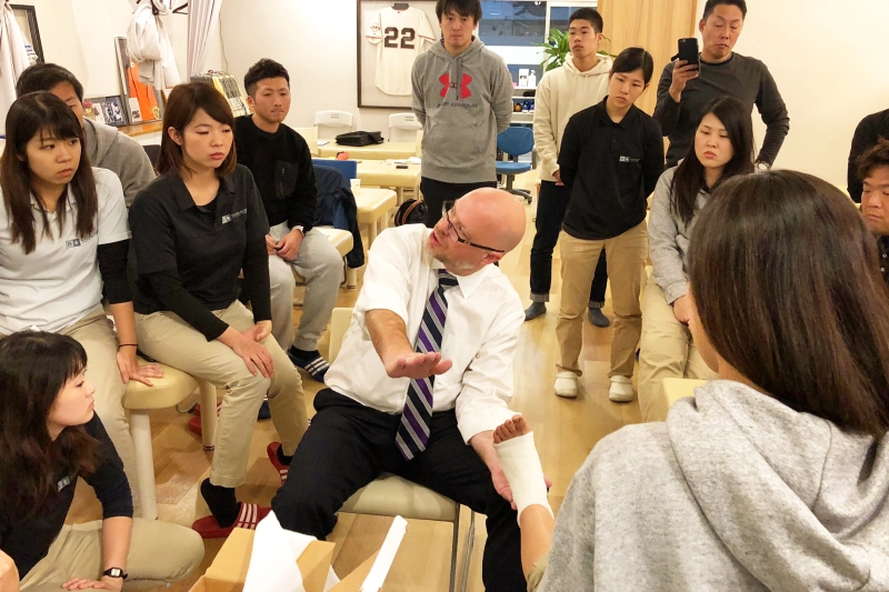 A.T.長島治療院の勉強会の様子